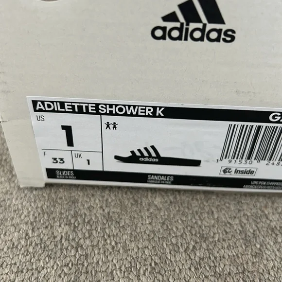 NIB Adidas youth one - Picture 4 of 4